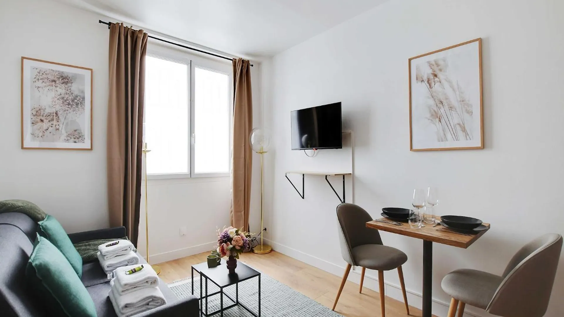 Apartment Peaceful Studio -2P- Square Des Batignolles Paris France